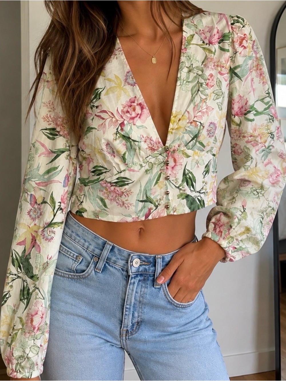 H&M Floral V-Neck Cropped Blouse - White/Pink